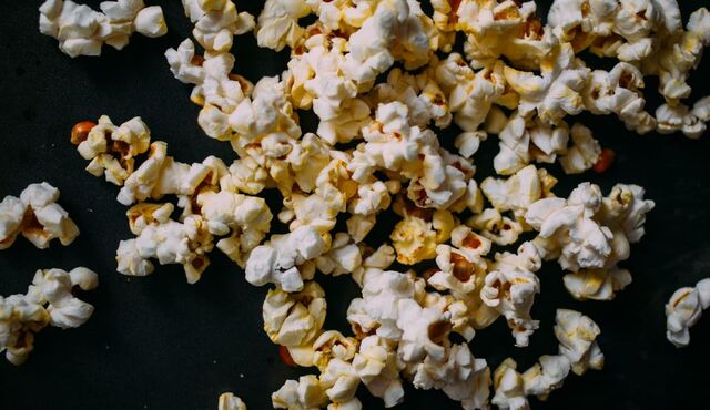 Who Makes the Best Popcorn in Chicago? A Delicious Debate