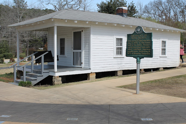Visiting Elvis Birthplace in Tupelo Mississippi