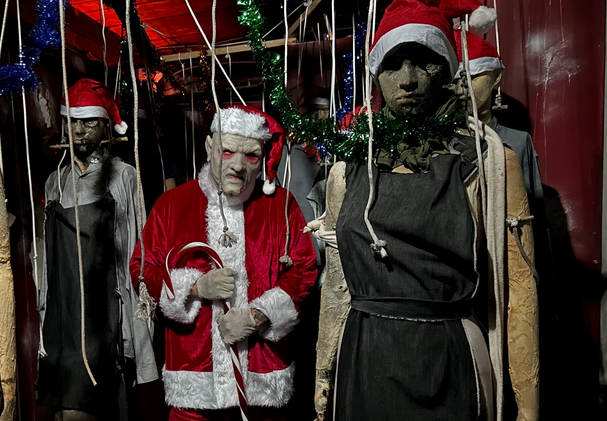 Visiting The Terrifying Haunted Christmas House in Pennsylvania 