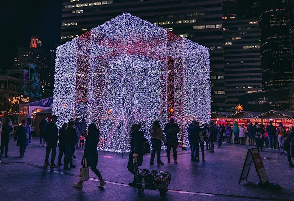 Philadelphia Christmas: Grand Light Shows and Enchanting Exhibitions