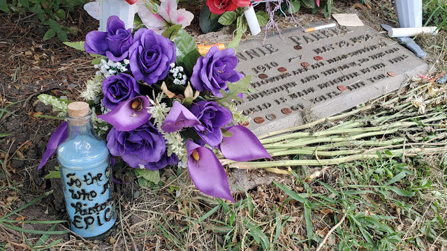 Grave Site of Bonnie Parker in Dallas TX