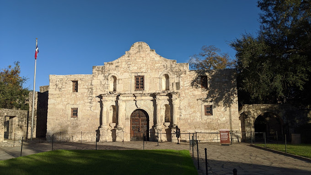 Exporing The Alamo in Texas